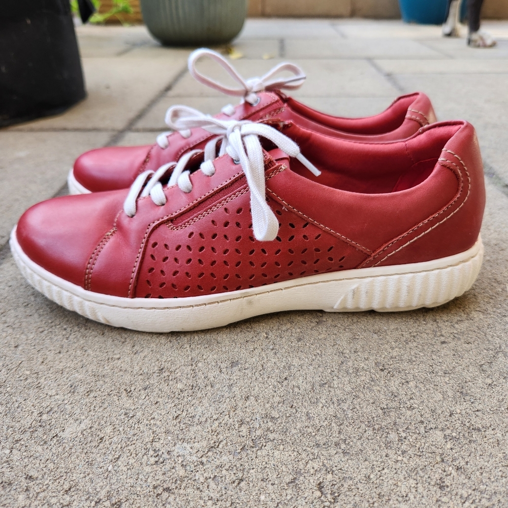 CLARKS Women's Caroline Ella Lace-Up Slip-On Sneakers